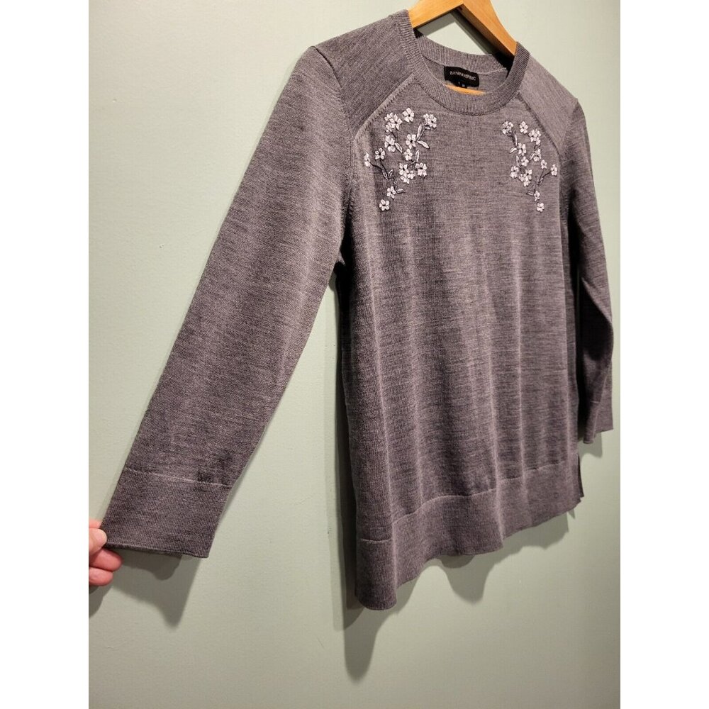 Banana Republic Gray Floral Embroidered Merino Wool Lightweight Sweater Sz M - Picture 4 of 8